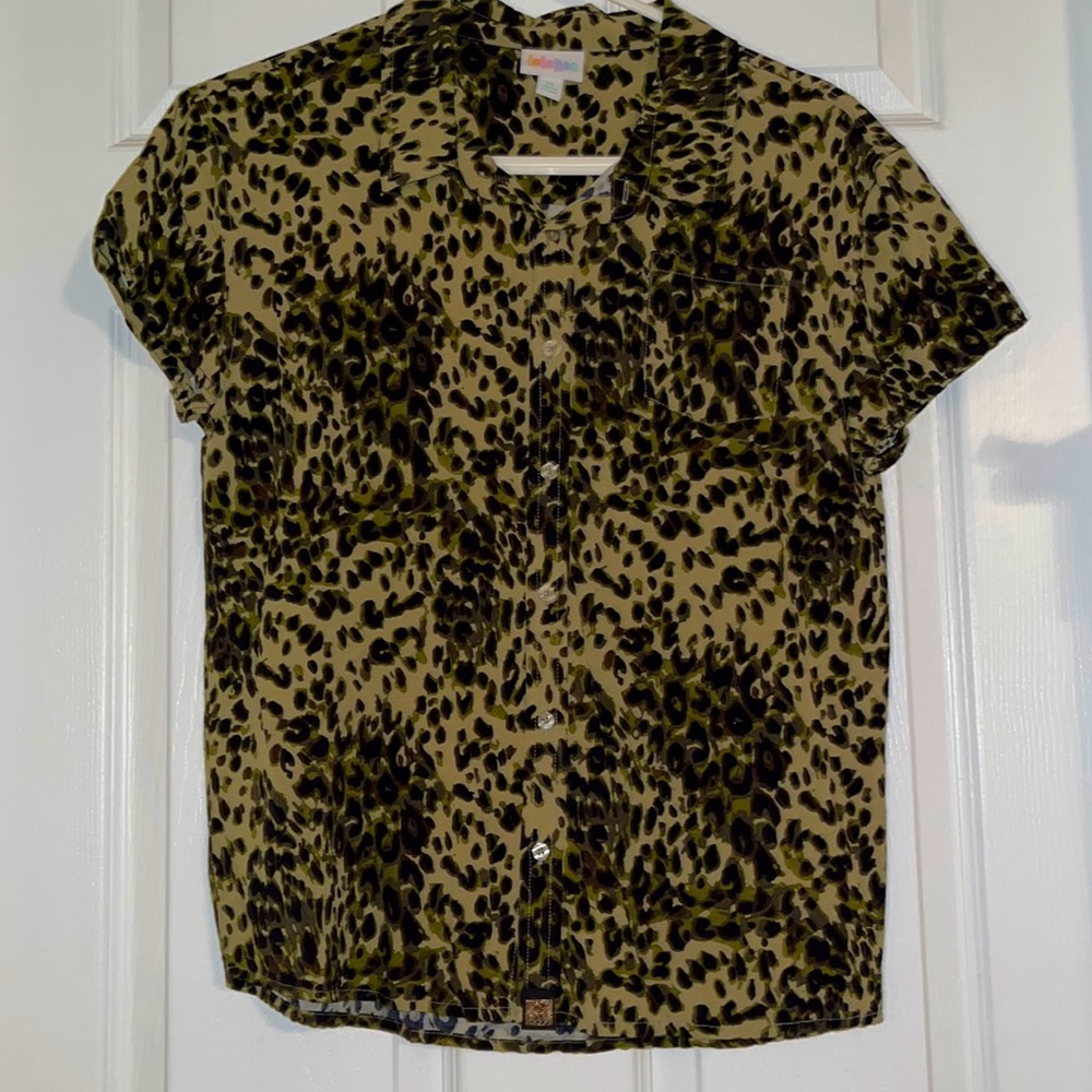 Girl’s Leopard print button down blouse w/pocket & cap sleeves, size 14